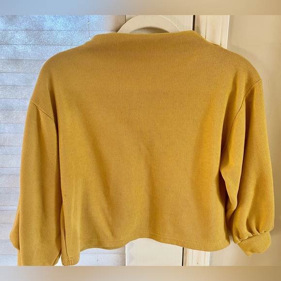 Yellow ZAFUL cropped sweater with a subtle puff to the sleeves. Size medium. - Picture 3 of 4